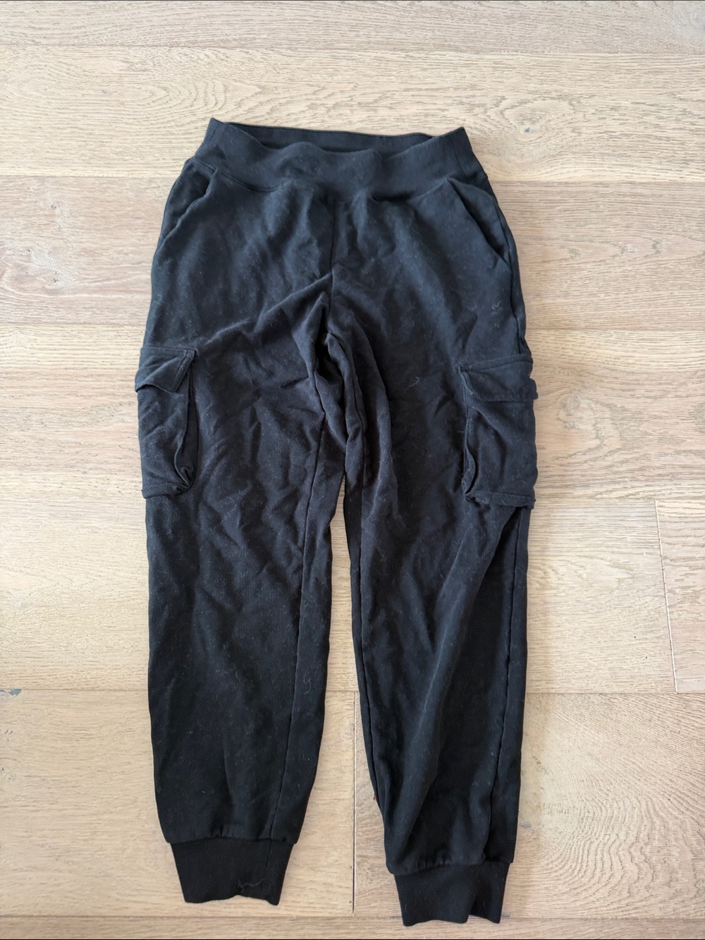 ALO Yoga Black Cargo Joggers with Elastic Cuffs